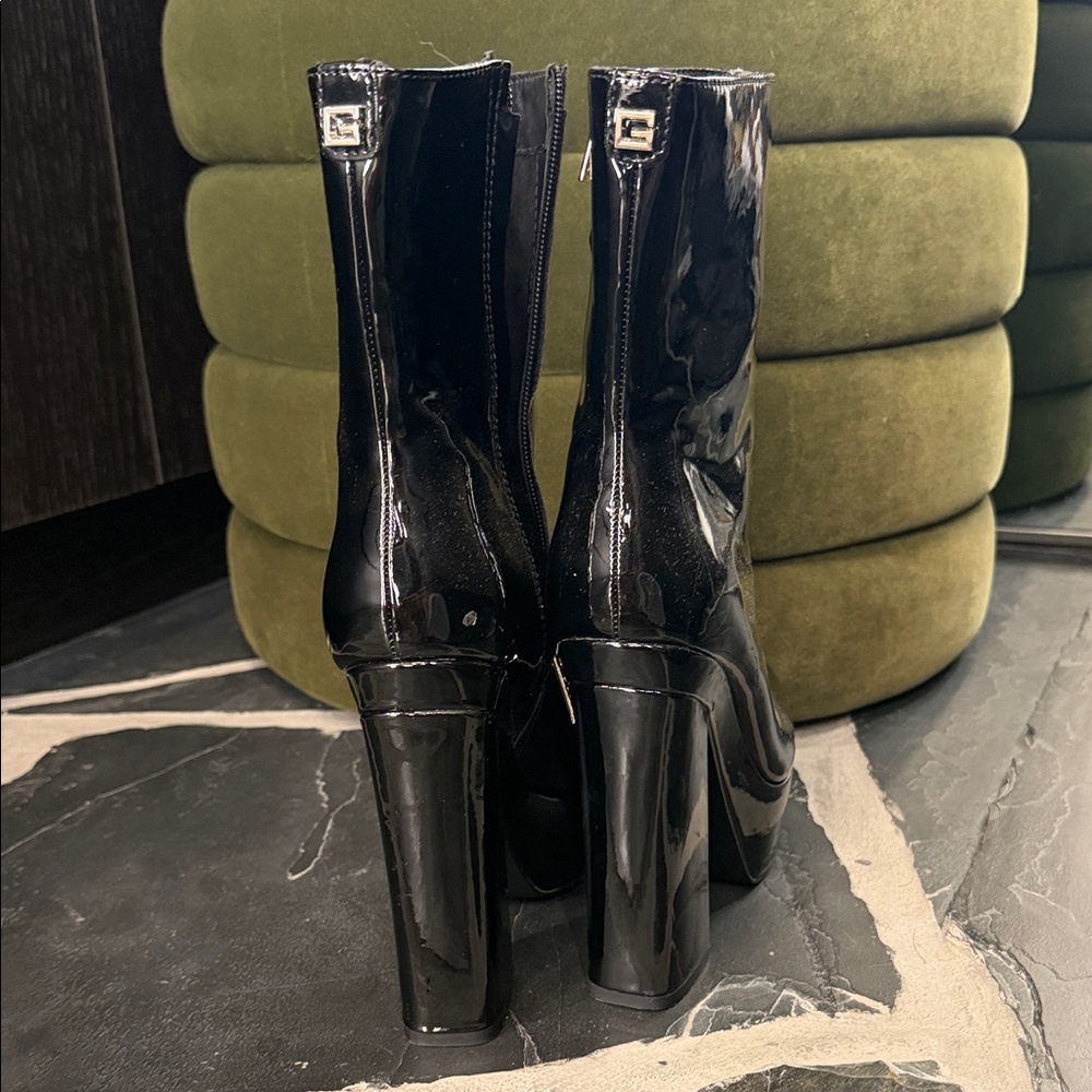 NEW Guess Black faux Patent Leather Ankle Boots sz 7.5 - Picture 5 of 8